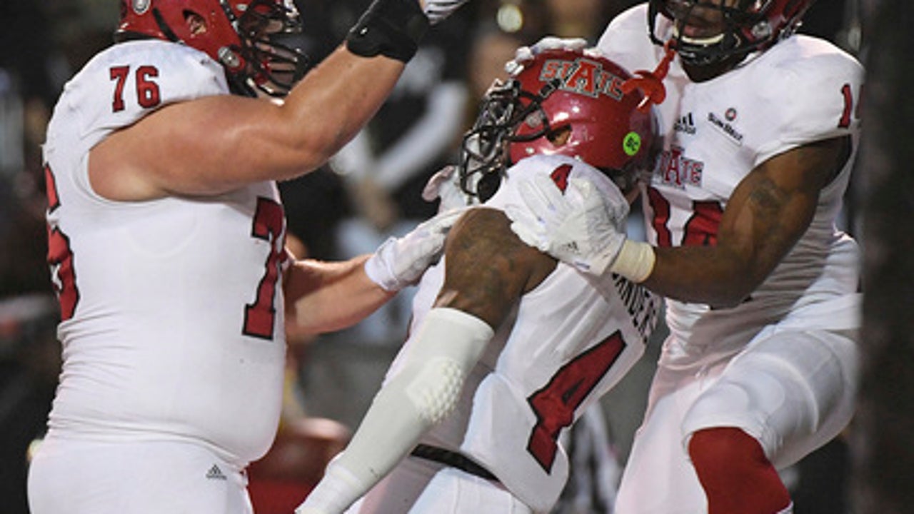 Humes, Hansen lead Arkansas State past No. 25 Troy, 35-3